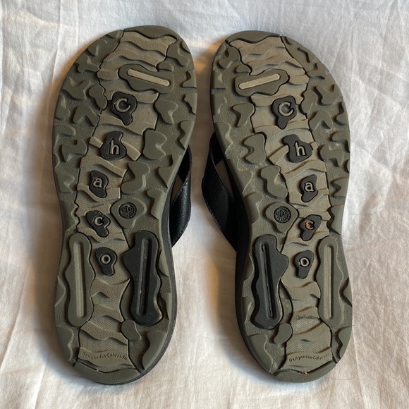 Chaco Flip Flops Womens 7 Eco Tread Black Leather Rubber Summer Beach Resort EUC - Picture 3 of 10